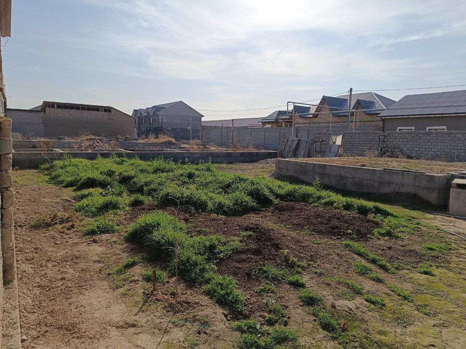 Тошкент вилояти Нурафшон шахрида 4 сотикли участка сотилади.