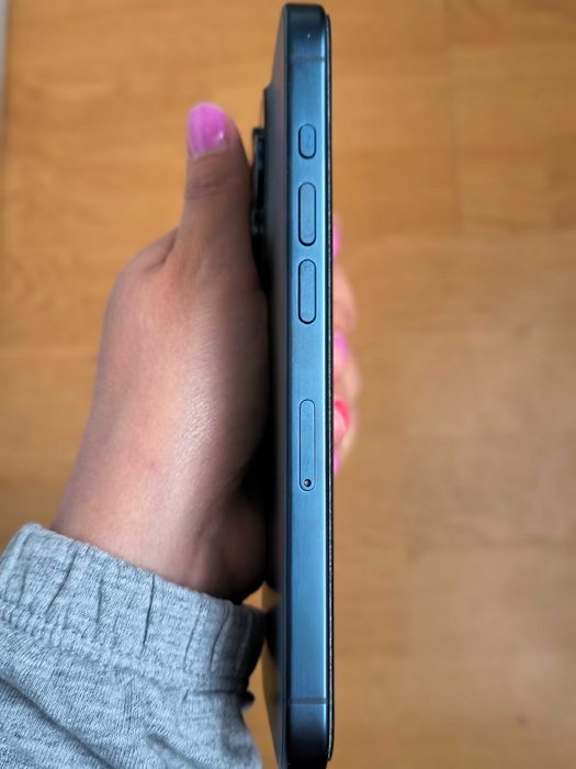 iPhone 15 pro син