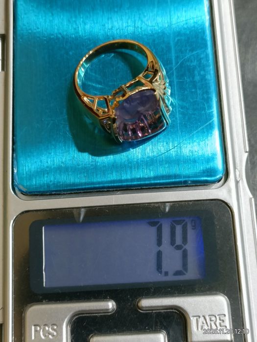 Vind inel din aur 14kt cu ametist sculptat