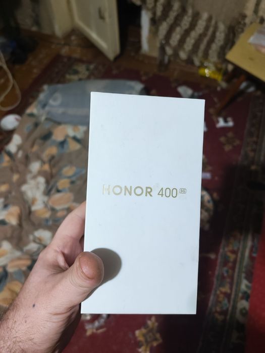 Хонор 400 8/256  новый с коробкой документы и гарантия один год и экра