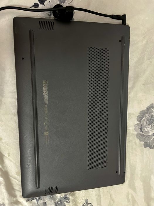 Vand laptop HP foarte putin folosit