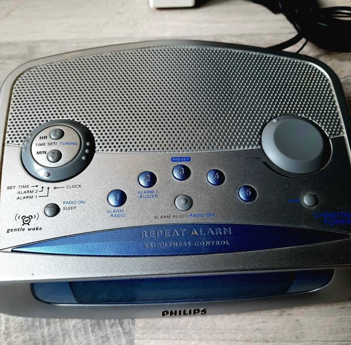 Philips радио часовник