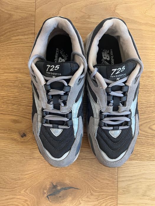 Adidasi New Balance 725