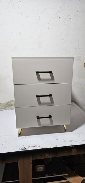 Tumba sotiladi yengi  Barcha turdagi mebelar bor zakaz asosida