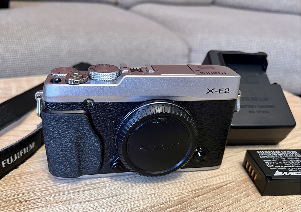 Aparat foto Fujifilm X-E2 impecabil
