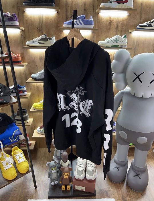 суитчър Rivington Roi Rebis Black Logo