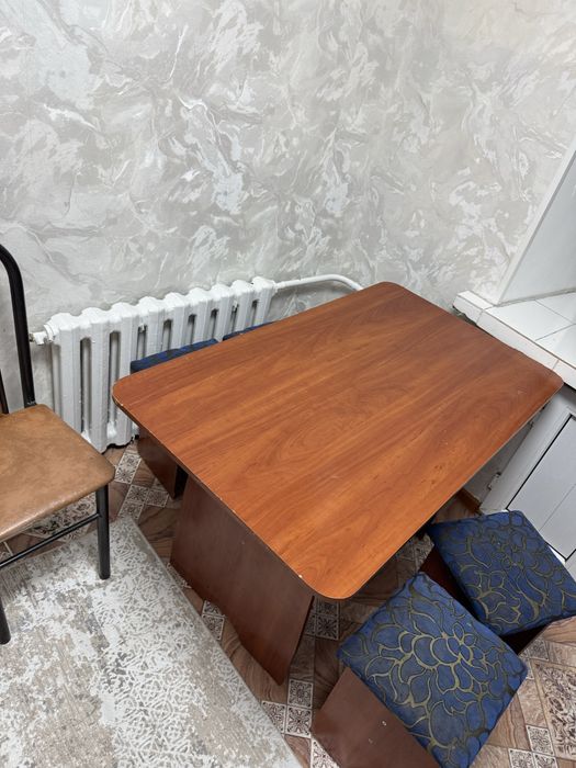 Продам. Стол со стульями