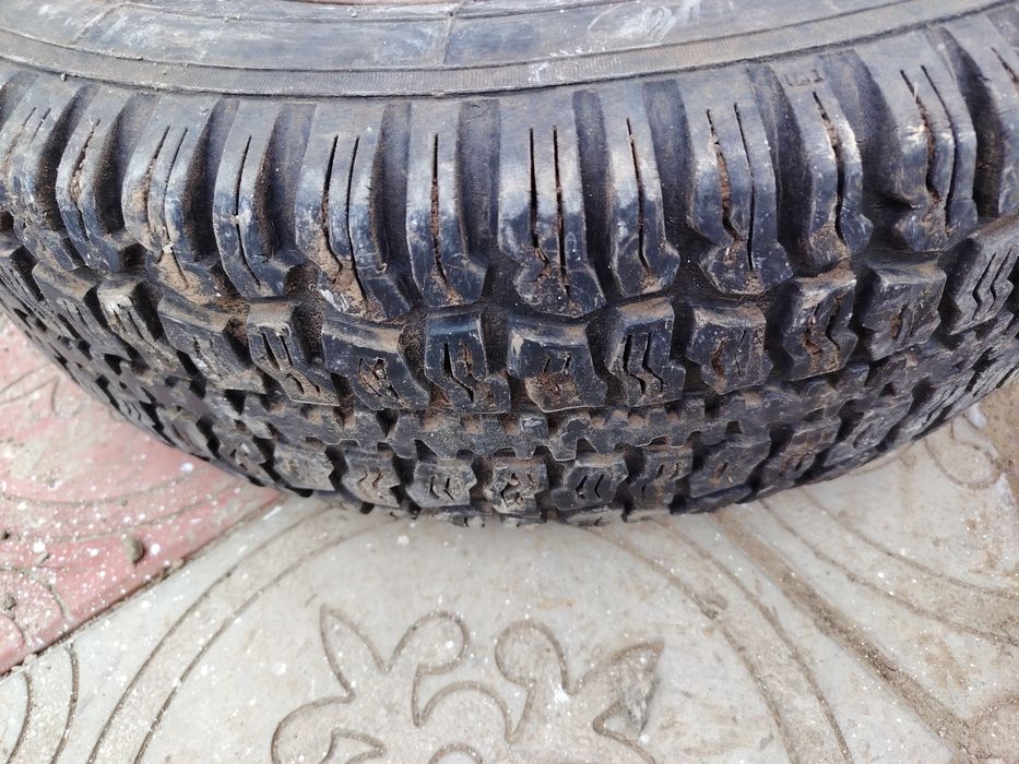 всесезонный покрышка для Нива