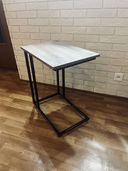 Продам столик журнальный