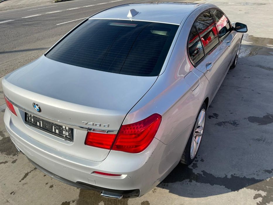 Dezmembrez bmw f01 740 packet M/bmw seria 7 f01/bara fata m/faruri