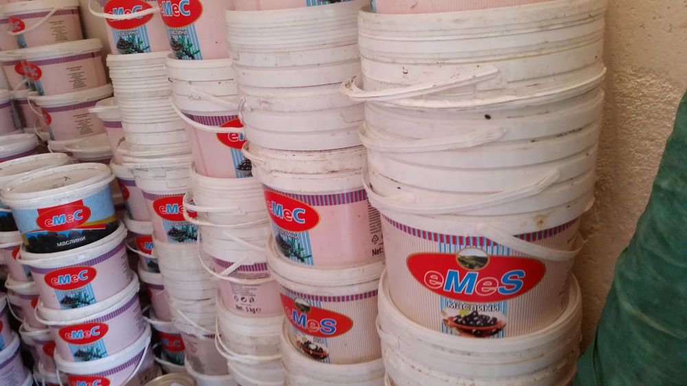 -Продавам празни ПВЦ кофи 5кг/8л