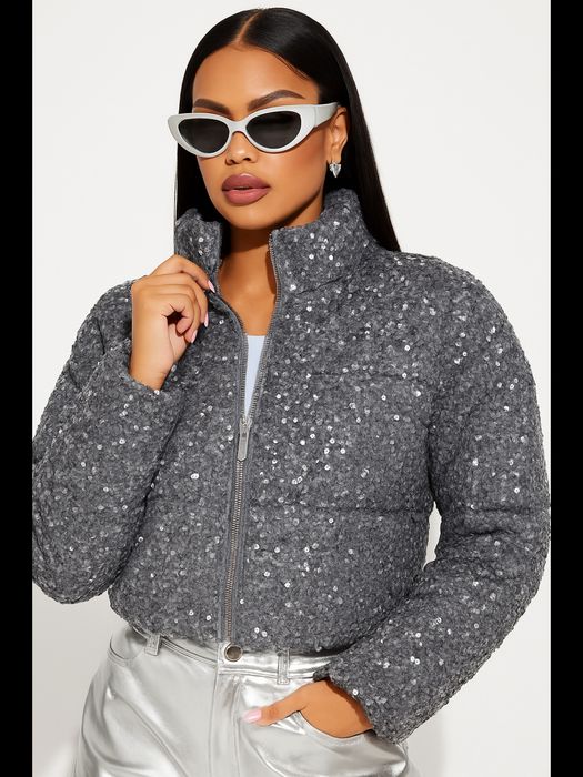 Бляскава визия с модерно дамско яке