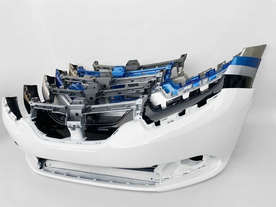 Бампер в цвет Renault Sandero Logan