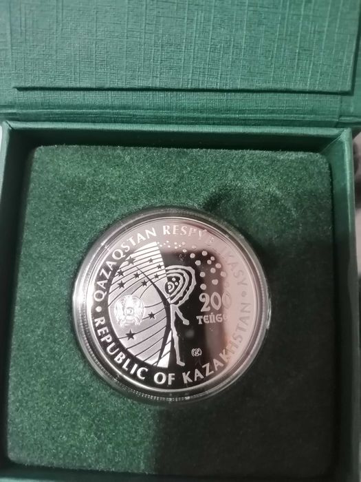 Юбилейную монеты