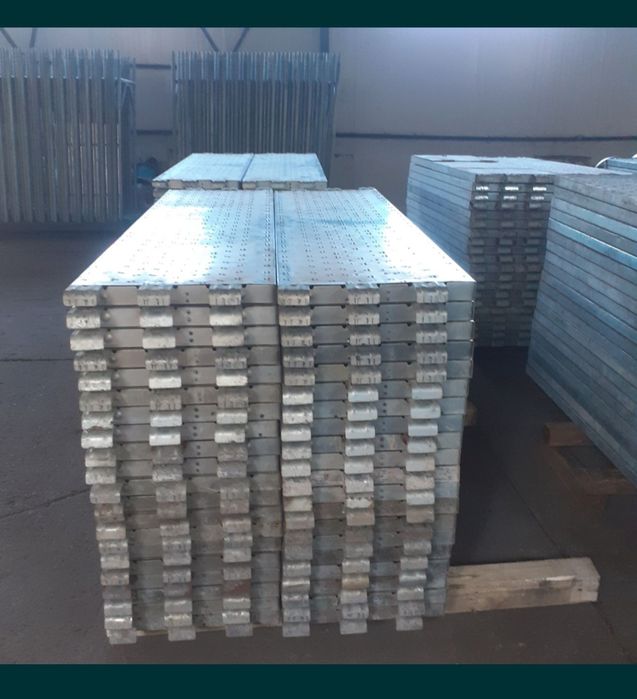 Schelă metalică de fațadă