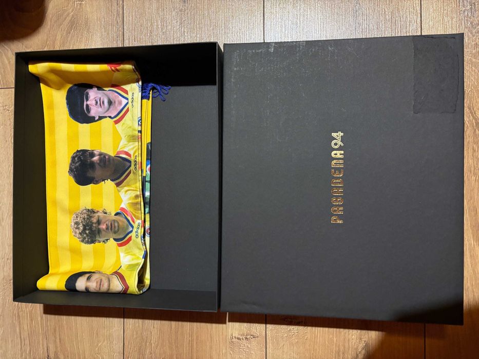 Set colecție Generația de Aur: tricou cu autograf Giga Popescu + fular