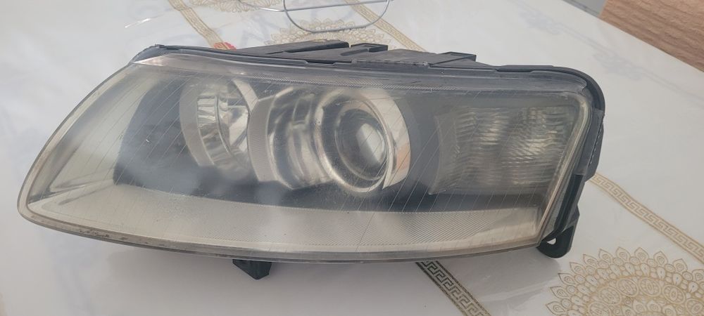 Vând far pentru audi a6 c6 4f an stare forte bună nu sunt rupte clemel