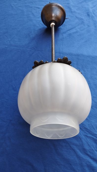 Lustra/ Pendul vintage cu sticlă mată și tijă metalică  45 cm