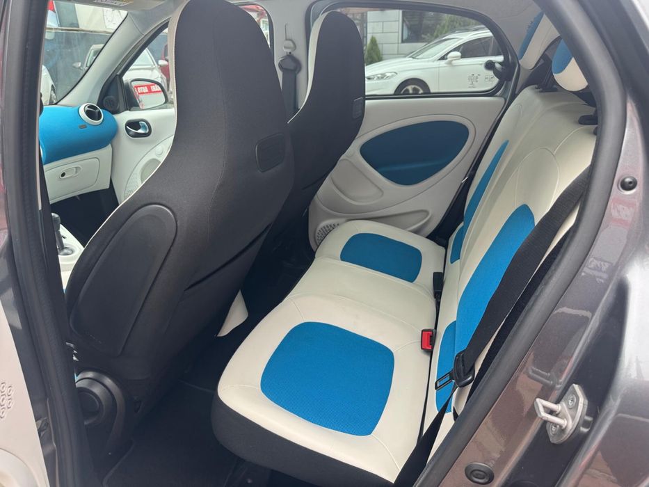 Smart four four model deosebit