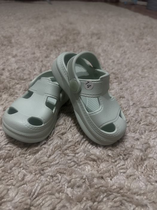 Продам детскую обувь