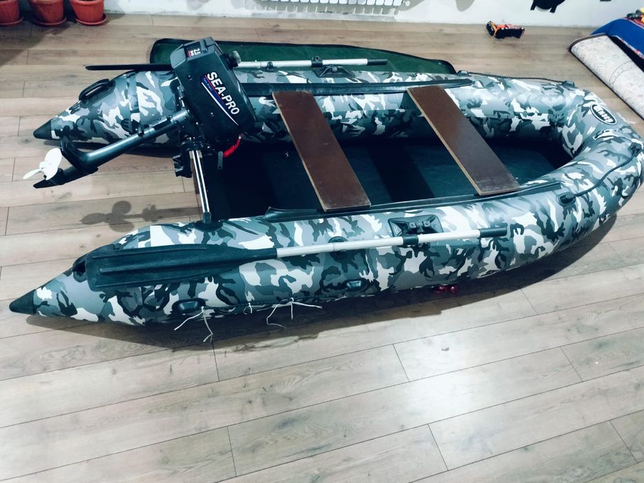 Продам лодку с мотором