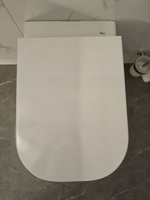Фарфоровый неиспользованный унитаз Roca The Gap