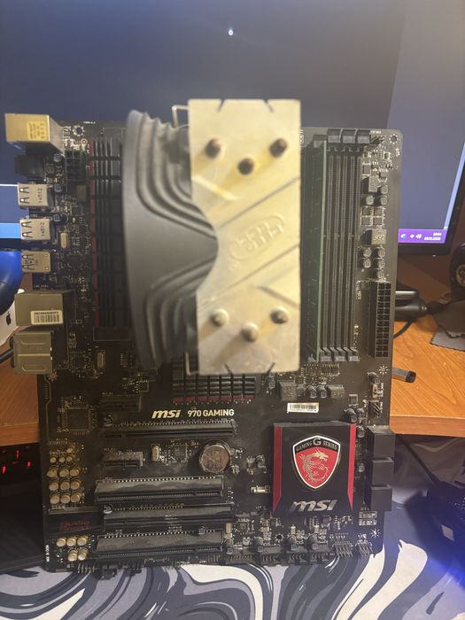 Vând kit PC AMD, potrivit pentru gaming ușor, office sau multimedia.