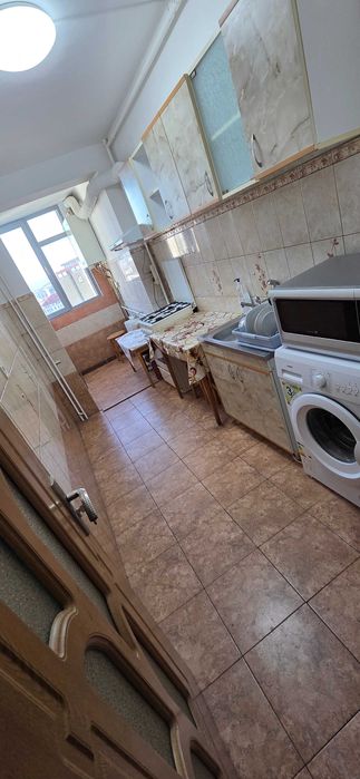 Inchiriez apartament 3 camere