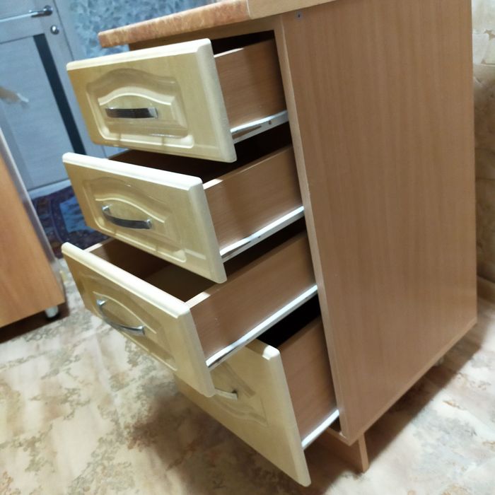 Кухонная тумбочка с ящиками