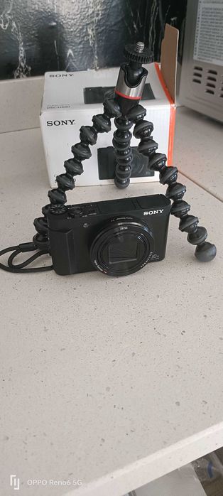 Vreau sa vând camera foto/video cu suport inclus