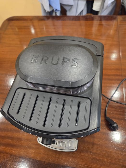 Автоматична кафемашина Krups EA8108 – отлично състояние + 18 таблетки Krups