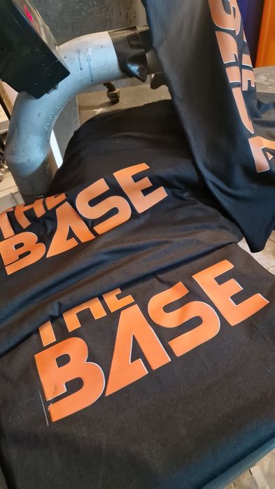 Tablouri canvas personalizare flyere pliante reclame tricouri sepci