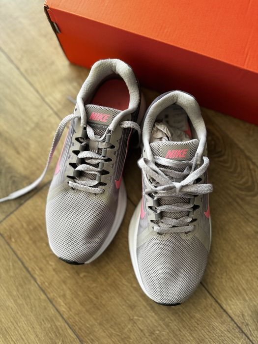 Маратонки Nike светло сиви