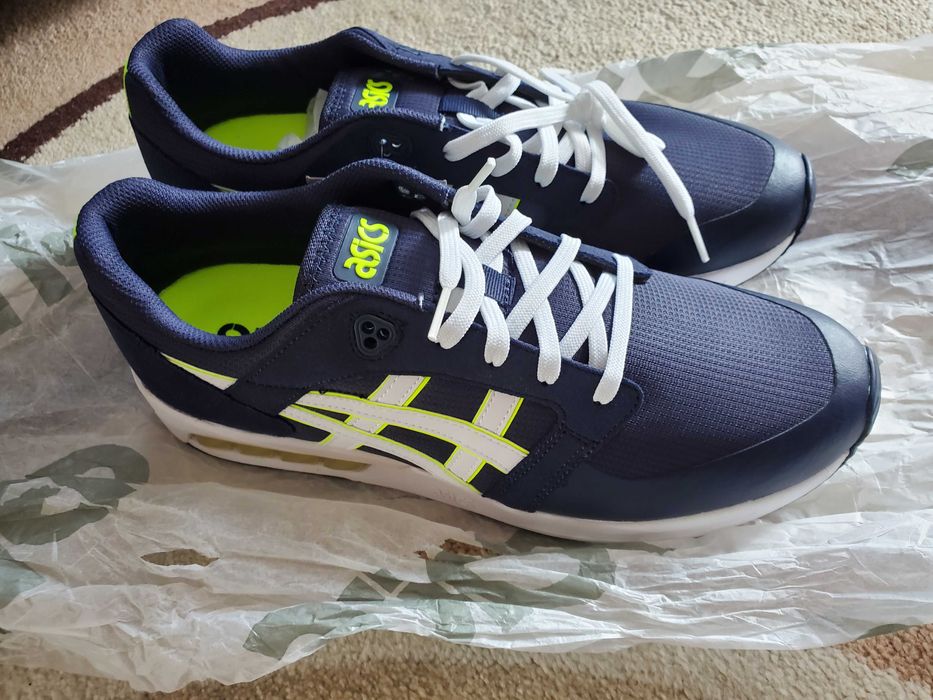 Продавам 3 чифта  Asics  Tiger Gel чисто нови.