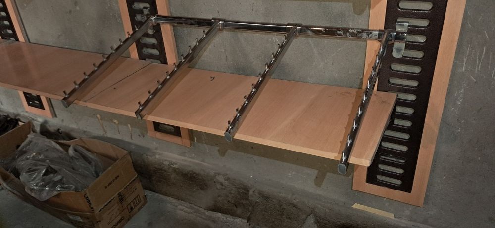 Торговые витрины,  полочки шкафы