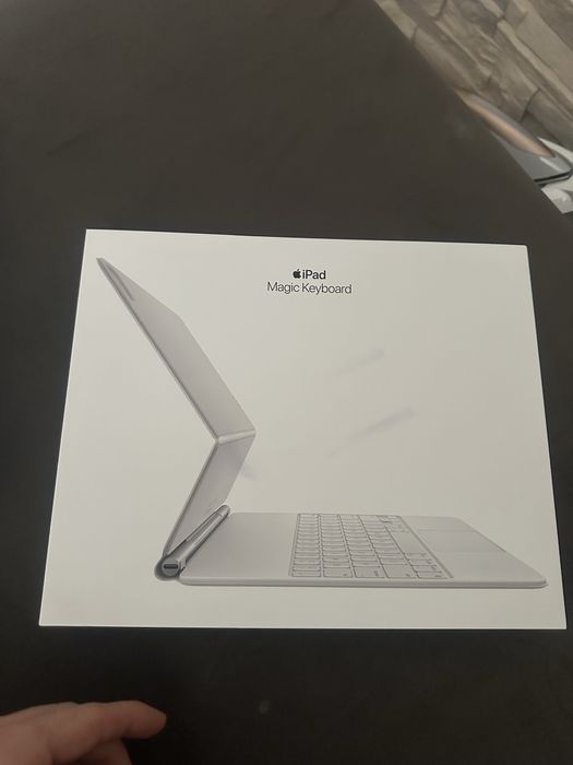 Ipad pro generatia 4  MEMORIE 1 TB/ magic keyboard/ apple pencil/cutii