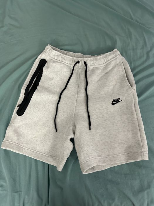 Pantaloni scurti nike tech