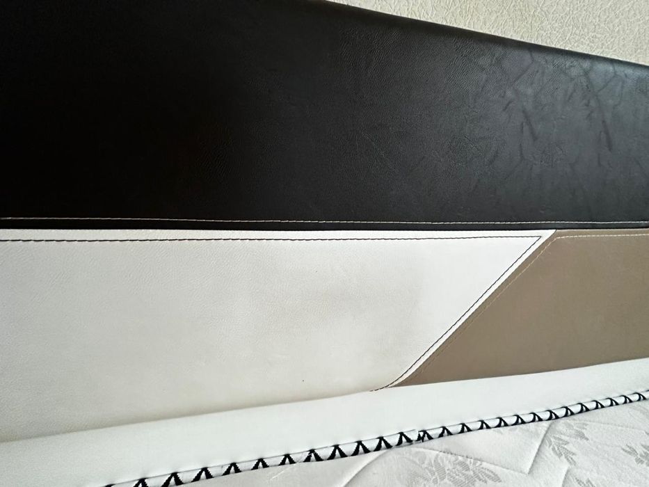 Двуспальная кровать