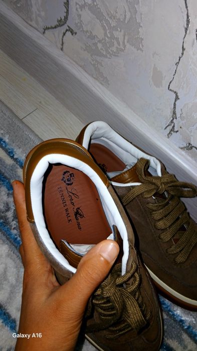 Krasovka. Lora piana krasovkasi. Rangi zaytun ranggi kabi.