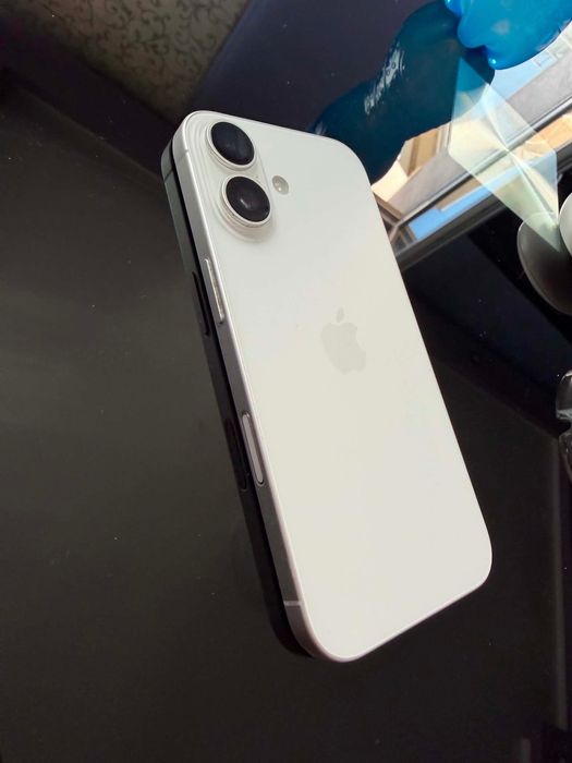 Телефон Iphone 16 128GB цвят бял