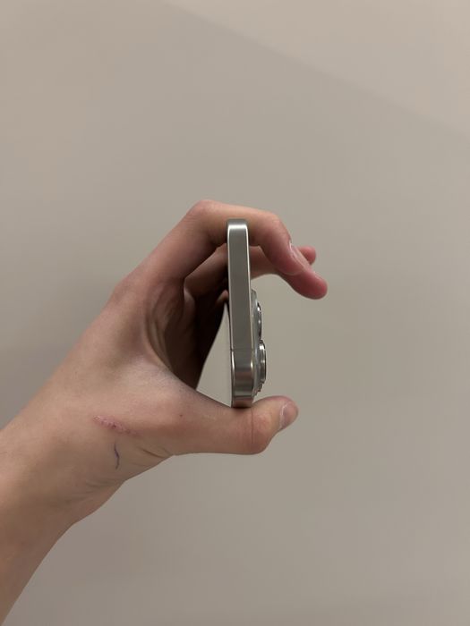 Продам Iphone 16 pro 512gb