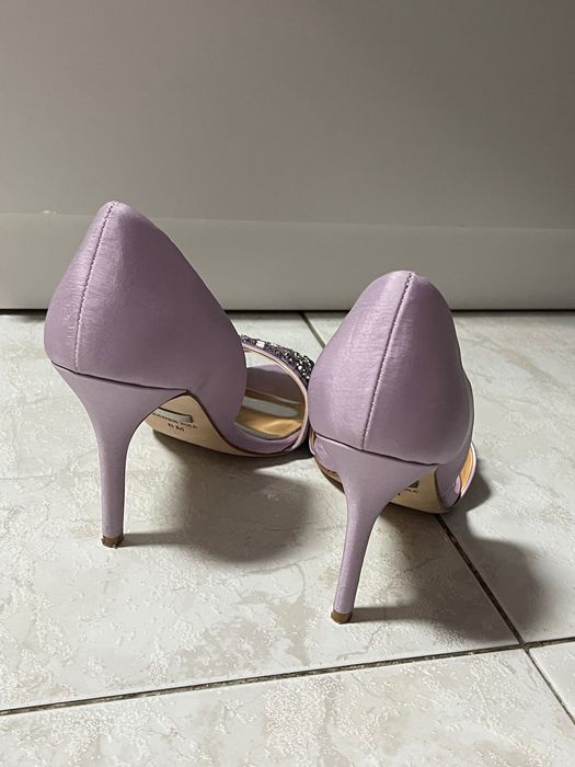 Badgley Mischka Alessandra лавандови сатенени токчета
