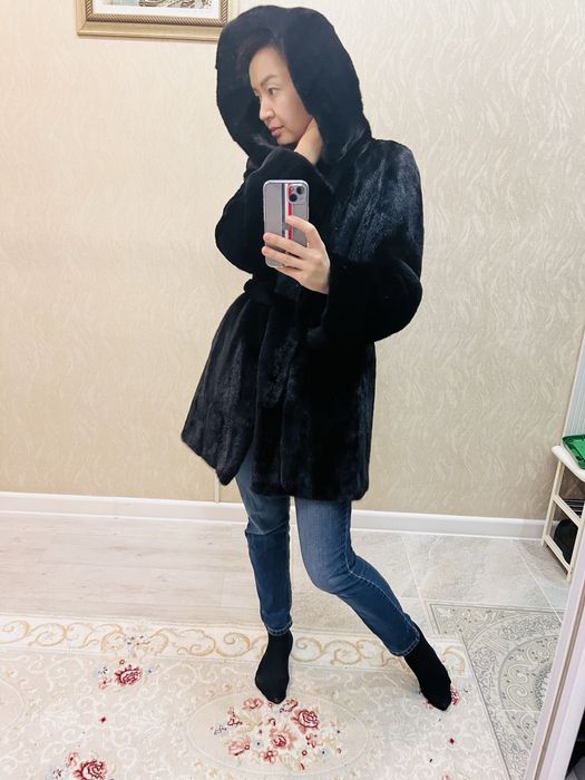 Норковая шуба черная с капюшоном