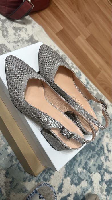 Продам босоножки