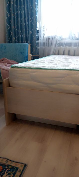 Продам двуспальную кровать