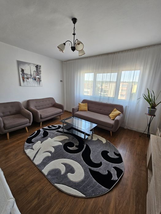 Vând apartament decomandat doua camere + dressing, la cheie