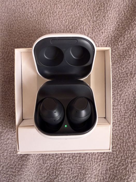Слушалки Galaxy Buds FE и подарък флашка