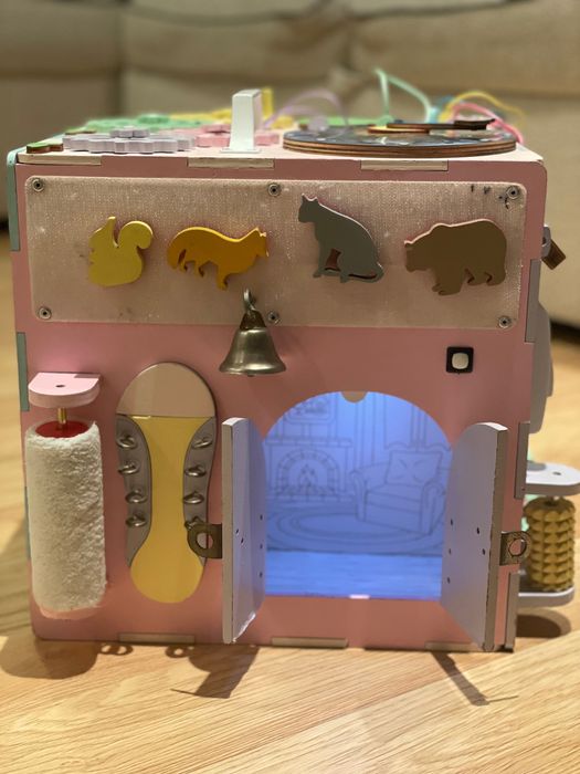 Дървен бизиборд / Бизикубче / Busy board