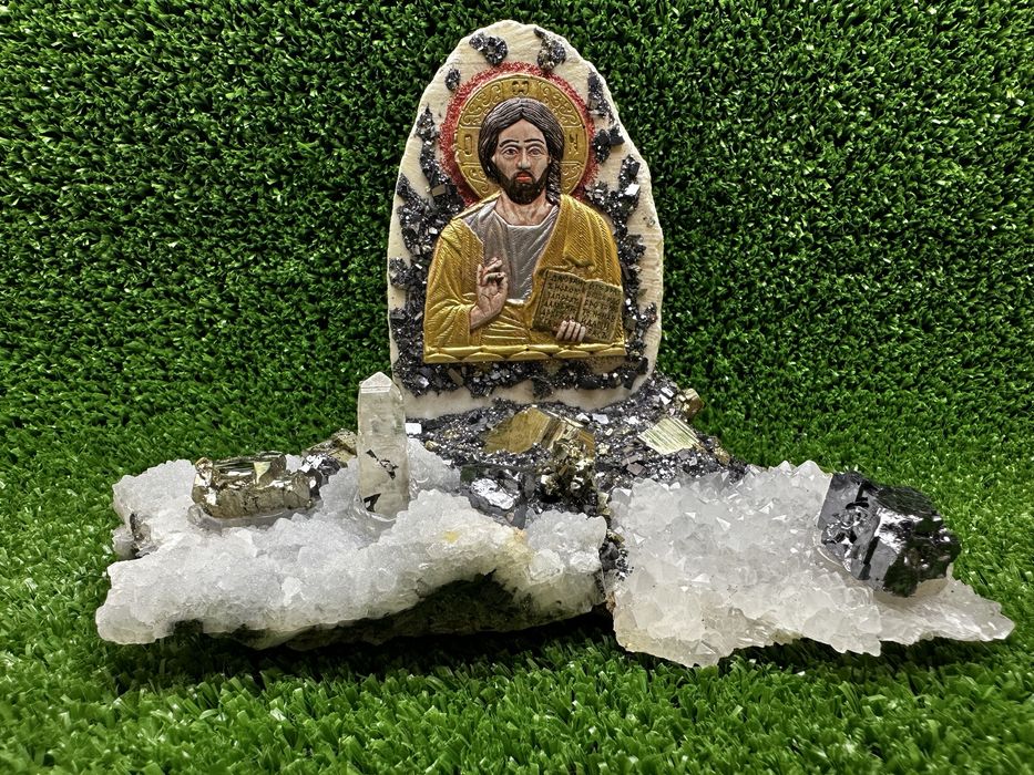 Ръчно изработена икона на Исус Христос с естествени кристали