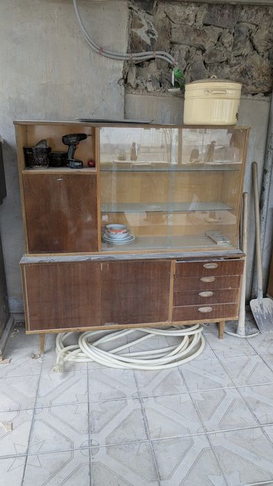 Отдам даром сервант